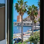 아파트 Loft Il Mare Front Sea *
